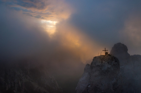 在山风景壮丽日落