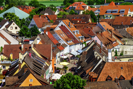 breisach 对大黄酸的屋顶