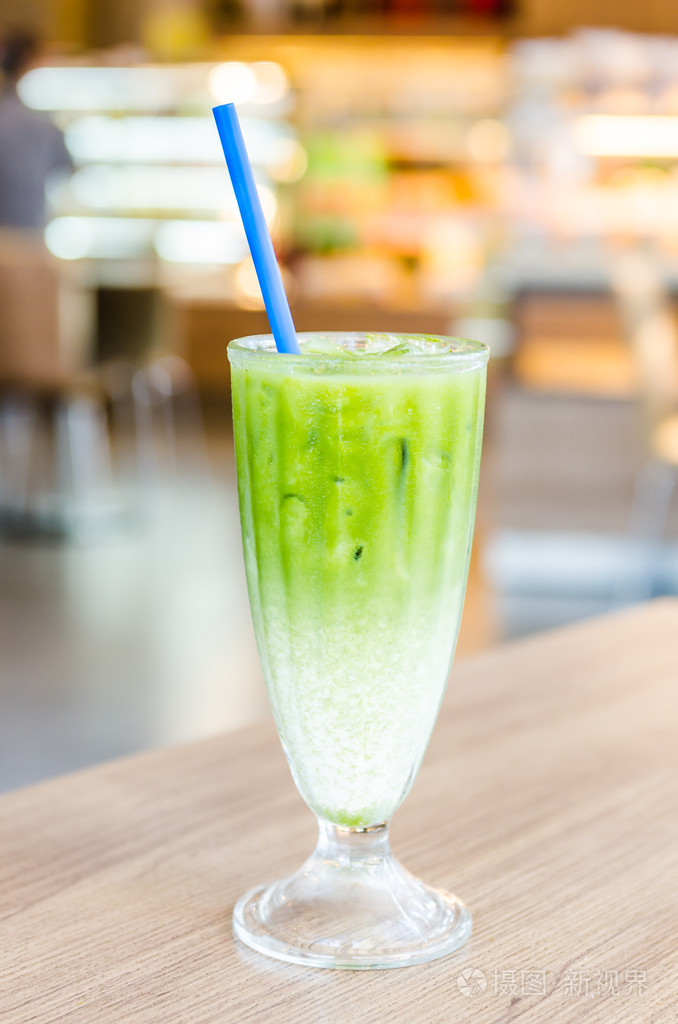 冰的绿茶拿铁咖啡