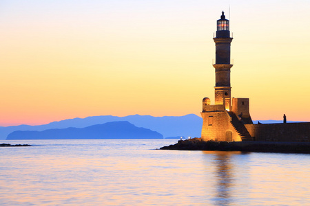 灯塔在黄昏海景观颜色克里特岛伊拉克利翁