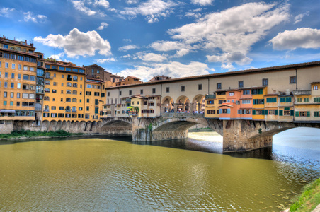 著名 ponte vecchio 与河阿诺在佛罗伦萨，意大利