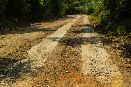 在不发达的国家，泰国农村公路