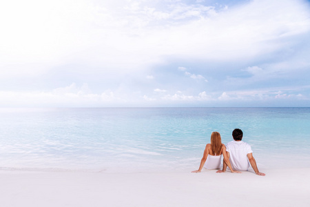 在海滩上浪漫的约会