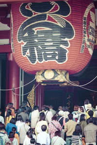 浅草寺吉红日本的寺院，在浅草，东京，日本