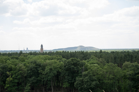 从一座小山上看风景