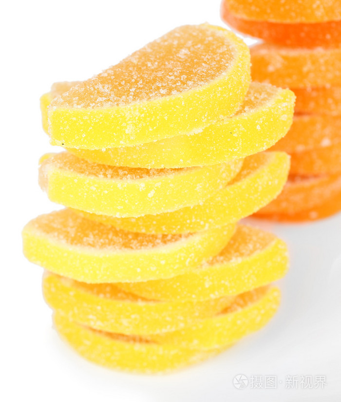 暴躁的果冻糖果上白色孤立