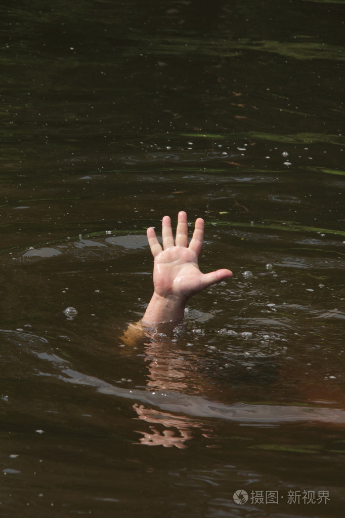 溺水的人