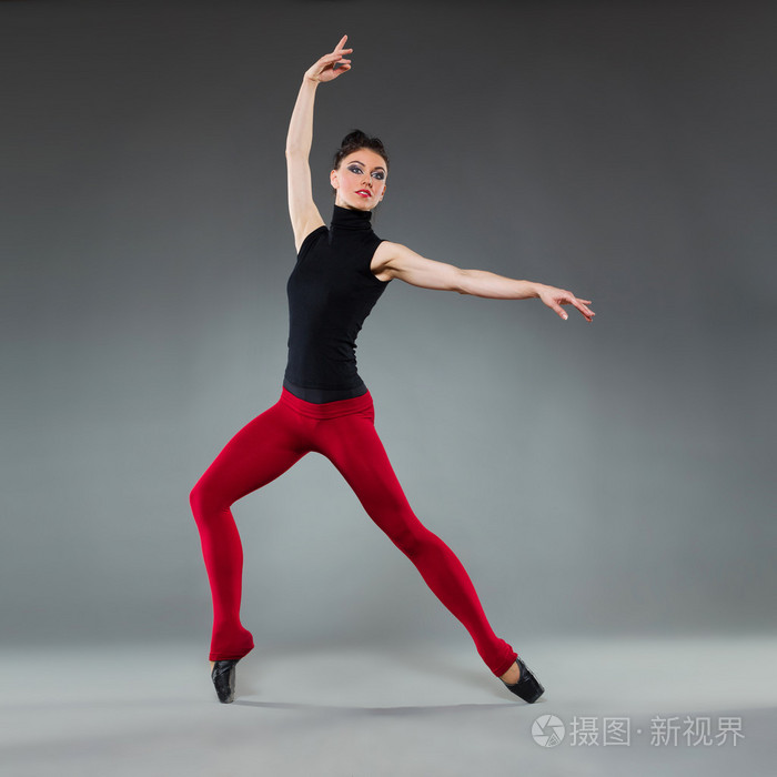 芭蕾舞蹈家踮起脚姿势