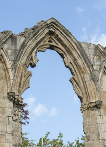 古老的中世纪教堂遗址在英国城市