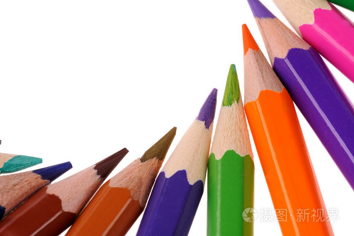 孤立在白色背景上的五彩的铅笔