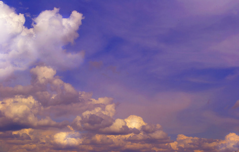 蓝蓝的天空，白云背景