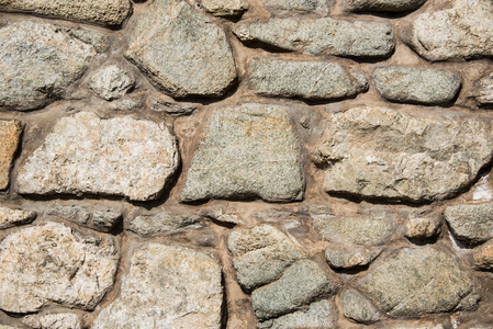 用各种石头砌成的墙