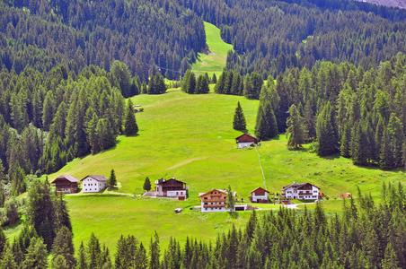 在阿尔卑斯山的农村住宅