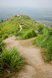 晨雾的 Broga 山，马来西亚