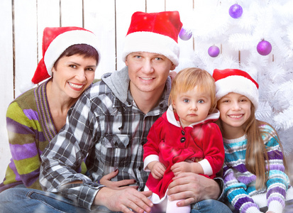 幸福的家庭，在圣诞老人帽