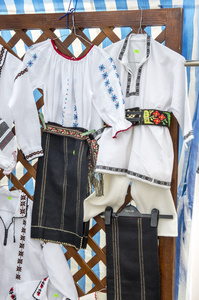 罗马尼亚传统衣服