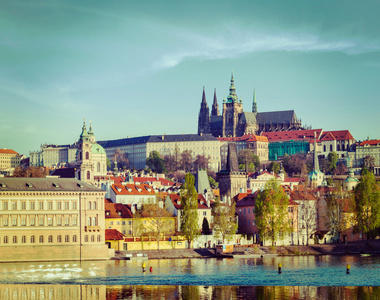 麻辣小城和布拉格城堡的视图