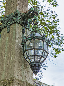 杜塞尔多夫，德国。在 kyonigsalley 上的美丽古灯