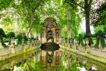 美第奇家族喷泉，巴黎，法国
