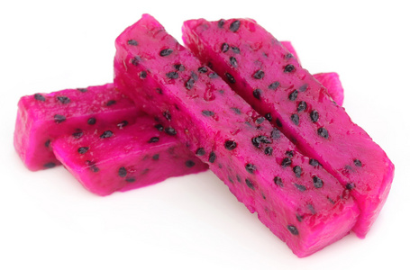 切片的火龙果的特写照片