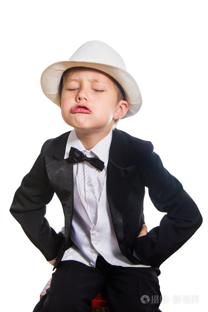 开朗的男孩,穿着礼服,隔离