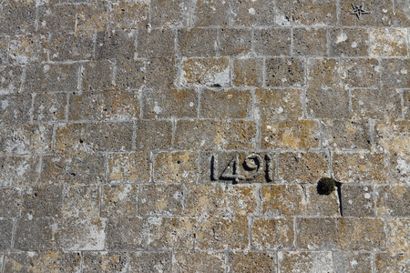 公元 1491 年古城堡塔上刻着石墙