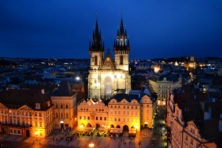 夜观在布拉格太原圣母教堂