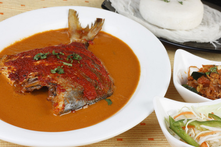 鲳鱼咖喱的咖喱由果阿，印度西部鲳鱼