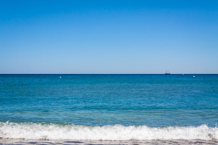 惊人的海滨海湾蓝色海岸背景照片-正版商用图片1g652m-摄图新视界