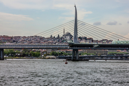 在伊斯坦布尔，土耳其的博斯普鲁斯海峡大桥