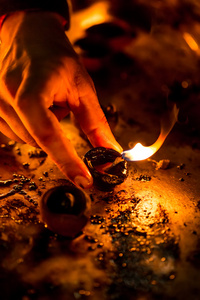 燃烧的蜡烛在印度庙