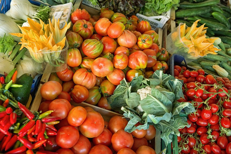 在农民市场新鲜和有机蔬菜