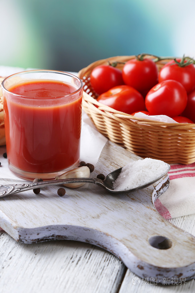 在玻璃的自制番茄汁