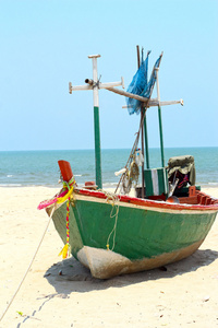 渔船沙海海滩