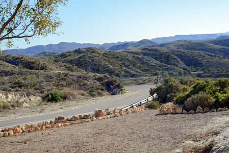 缠绕在公路上，西班牙