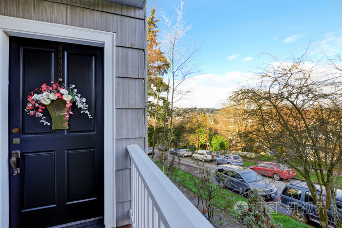 入口门廊与黑门