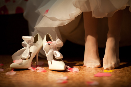 新娘的鞋子和脚
