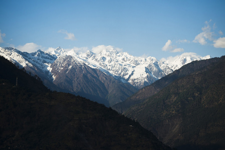 白雪皑皑的群山 喜马拉雅山 北阿坎德邦 印度