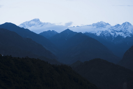 山在黎明 喜马拉雅山 北阿坎德邦 印度