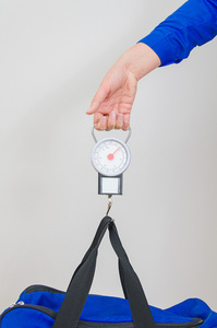 手提行李测量使用杆秤平衡图片