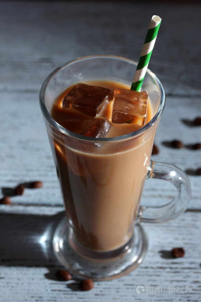 冰的牛奶咖啡