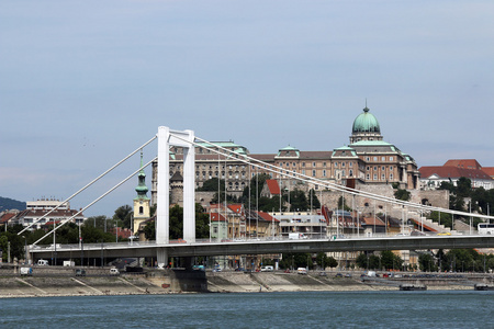 关于多瑙河河布达佩斯的伊丽莎白桥