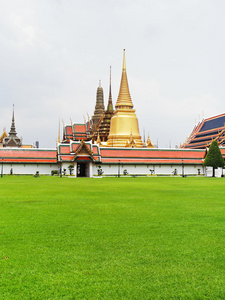 在曼谷的翡翠佛的殿堂图片