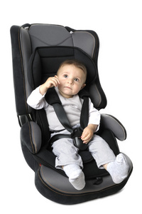 婴儿在汽车座椅上白