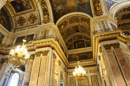 圣以撒大教堂的内部图片