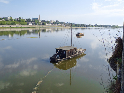 渔船上卢瓦尔河畔