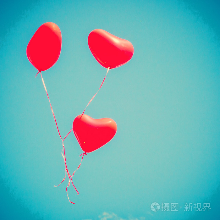 复古爱情气球飘上天空