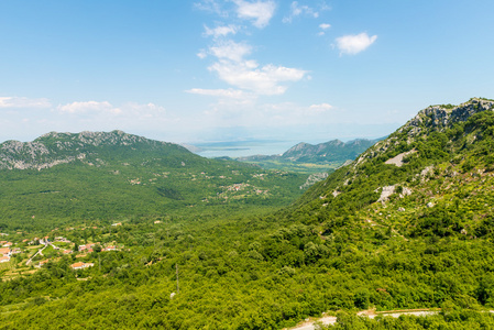 巴尔干山脉在夏天在黑山的视图