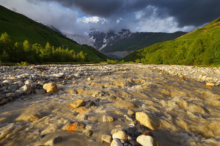 快速山区河流