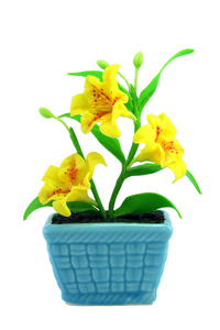 黄色的假花，插在花瓶里